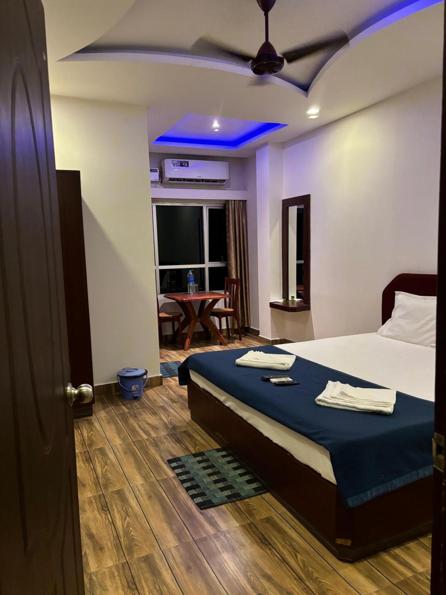 The Tamarind Tree Hotel & Restaurant Shadipur Exterior foto